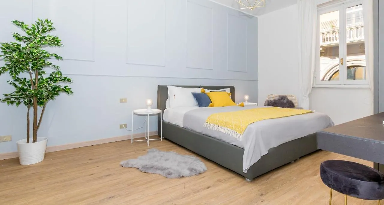 Apartment Ferienwohnung Altido Austere Elegance Mailand