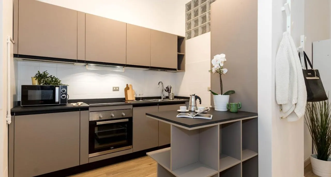 Apartment Ferienwohnung Altido Austere Elegance Mailand
