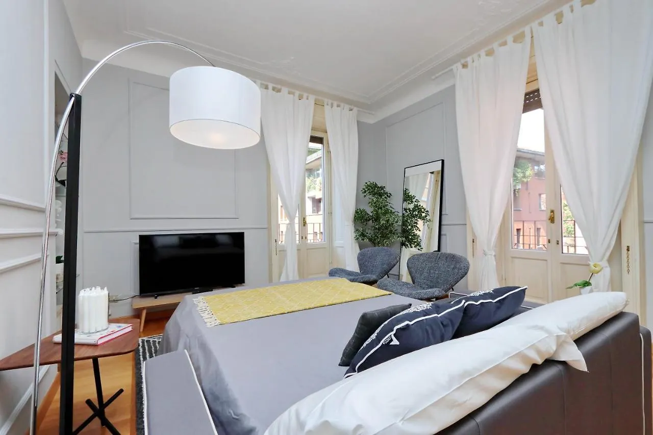 Apartment Ferienwohnung Altido Austere Elegance Mailand