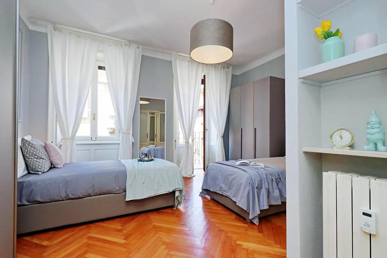 Apartment Ferienwohnung Altido Austere Elegance Mailand