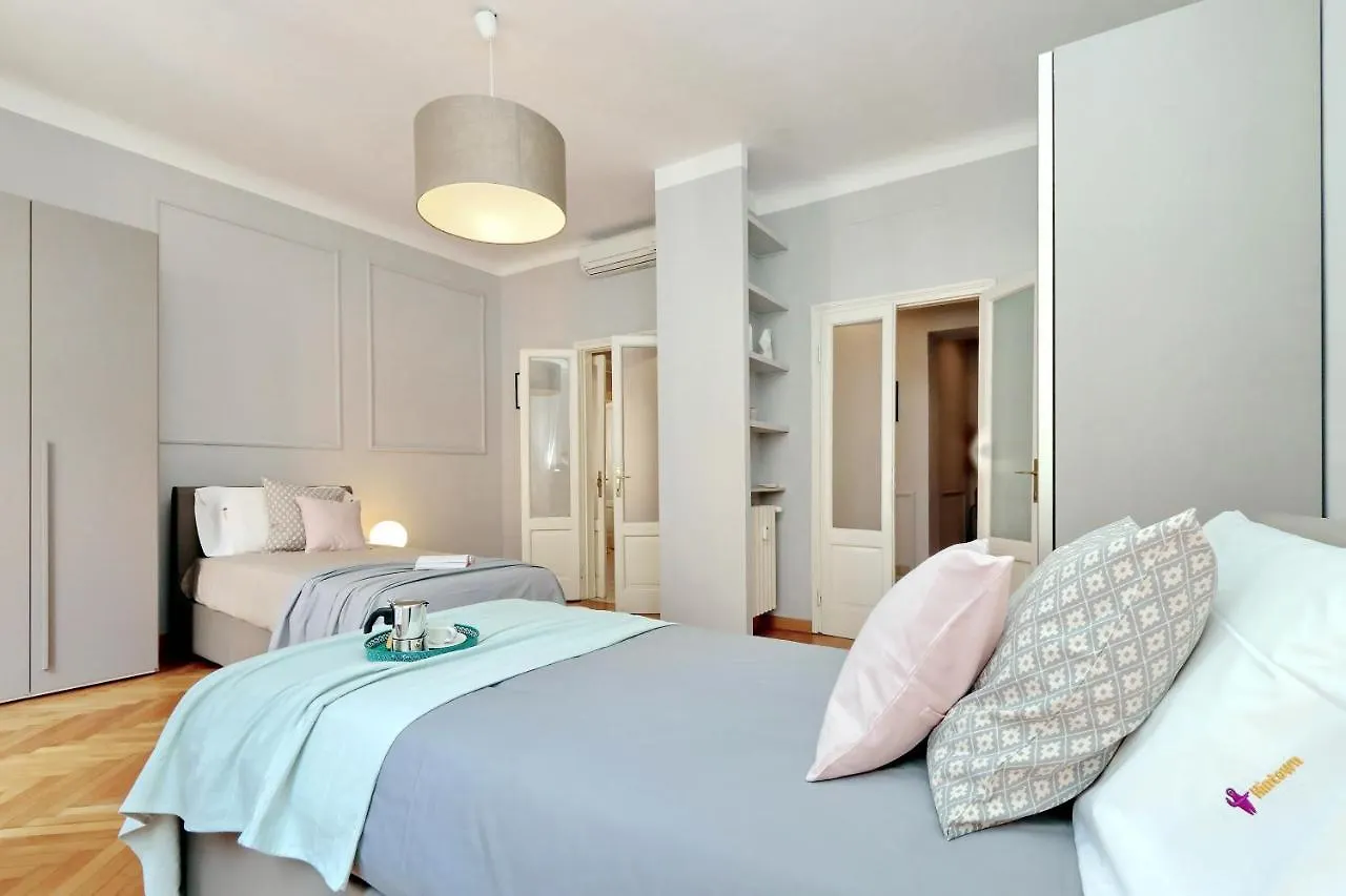 Apartment Ferienwohnung Altido Austere Elegance Mailand