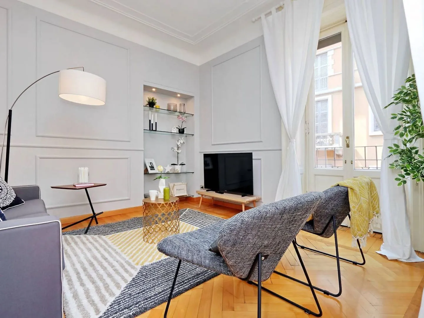 Apartment Ferienwohnung Altido Austere Elegance Mailand
